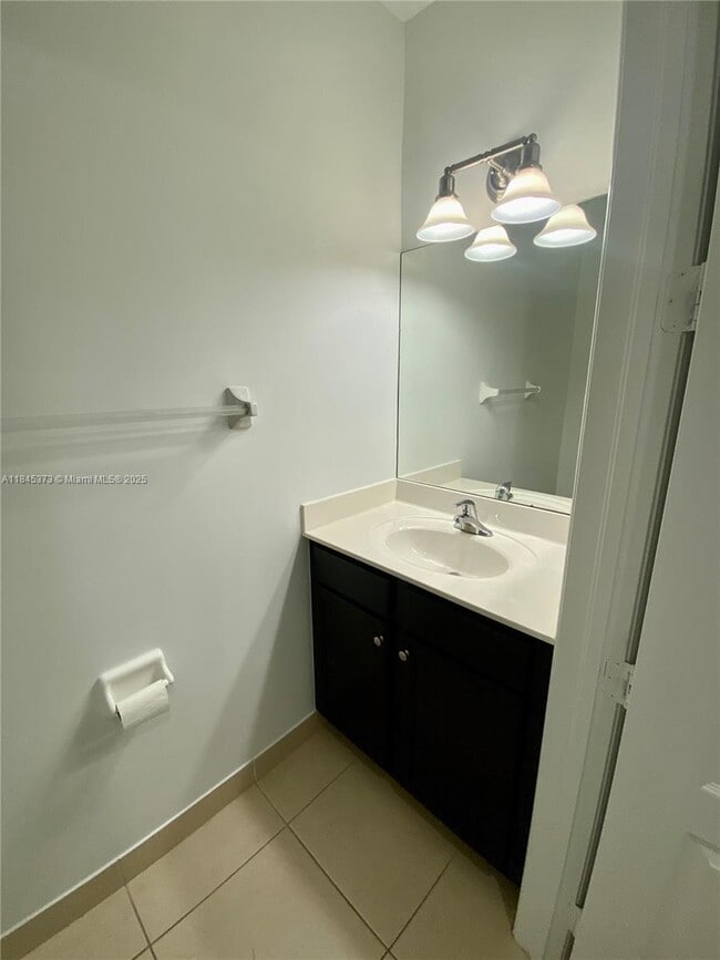 Building Photo - 9604 Town Parc Cir N