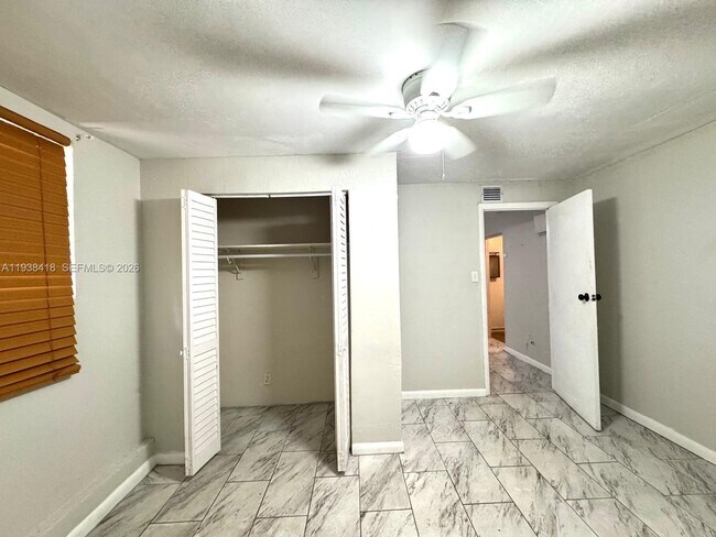 Building Photo - 465 NE 157th Ter