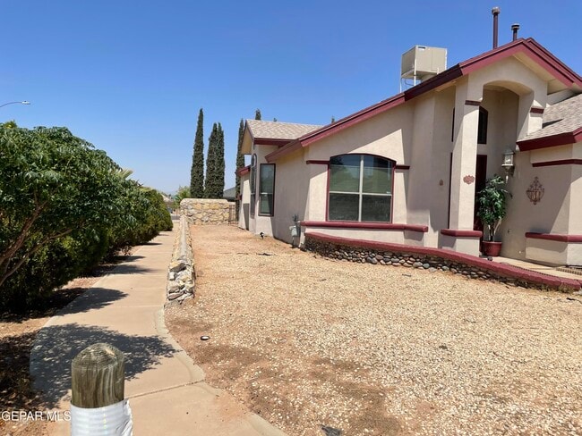 Building Photo - 3701 Trina Pl