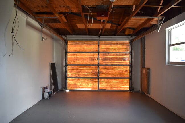 Building Photo - Beautiful remodeled home!