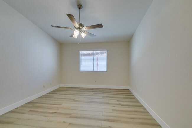 Building Photo - Charming 3-Bed, 2-Bath Single-Story Home i...