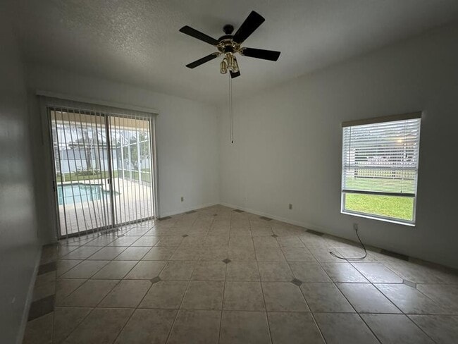 Building Photo - 664 Wyckliffe Pl