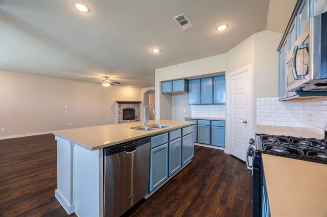 Building Photo - 1560 Kleberg Dr