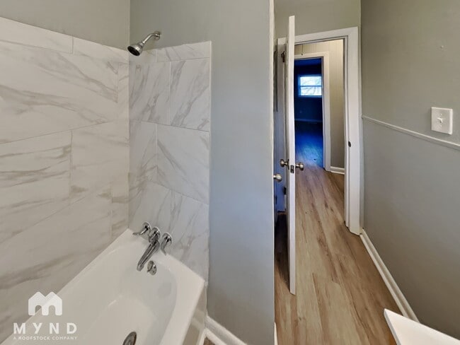 Building Photo - 303 Alda Dr