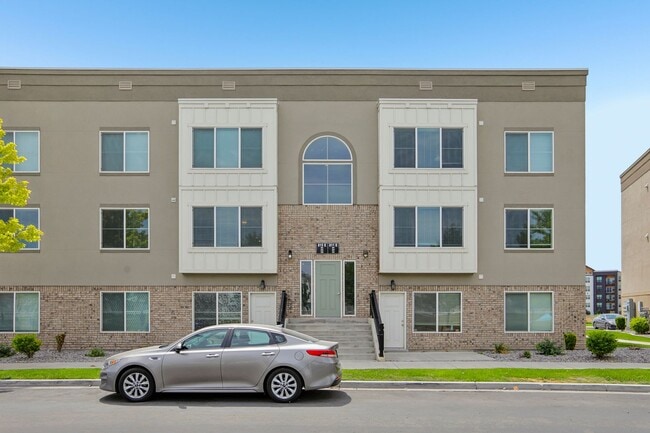 Building Photo - 734 E 500 S
