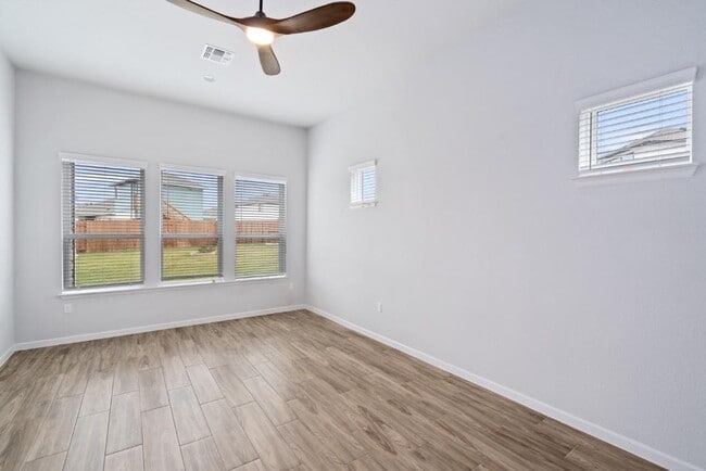 Building Photo - 8316 Looksee Ln