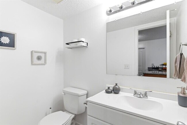 Building Photo - "Spacious 3-Bed Oasis with Fireplace & Modern Vinyl Touches in Ogden"