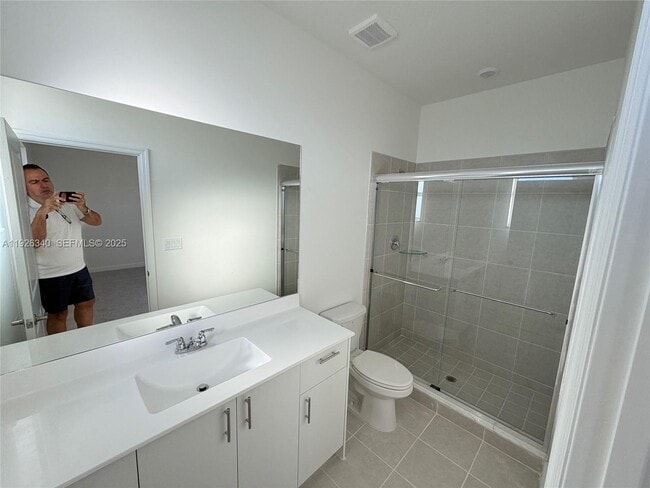 Building Photo - 2728 SE 26th Ave