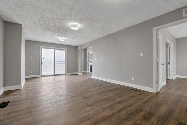 Building Photo - 2089 Lockbourne Rd