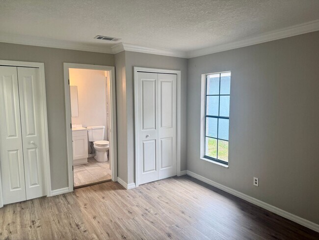 Building Photo - Completely Renovated 3/2 Located in Quiet Palm Harbor Community