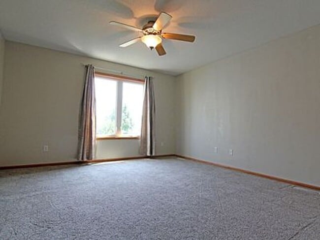 Building Photo - Great NE location -  4 bedroom 2.5 bath with attached 2 stall garage. Close to shopping & restaur...