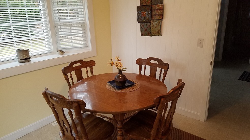 Dining area/room - 1 Sandpiper Ln