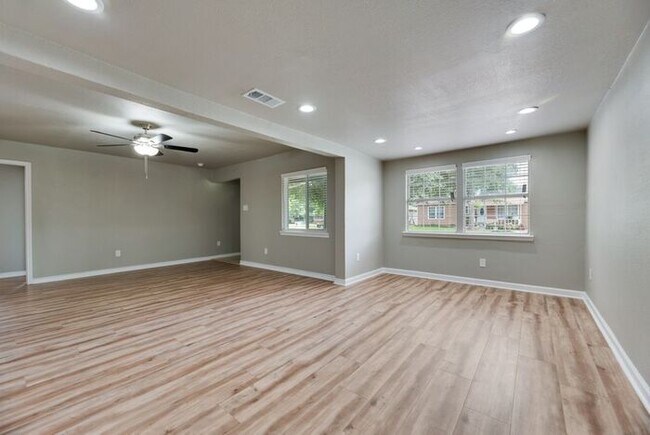 Building Photo - Recently Renovated Property in Hurst