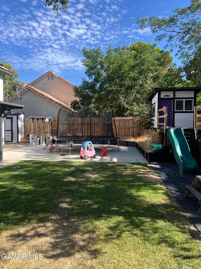 Building Photo - 39357 Landmark Ct