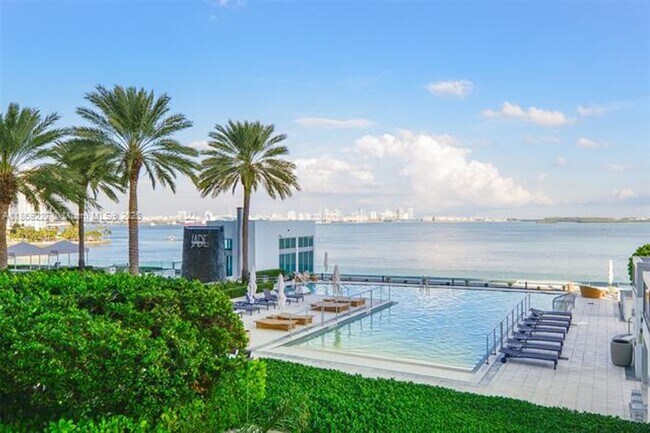 Building Photo - 1331 Brickell Bay Dr