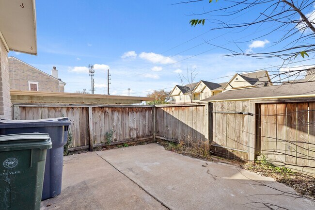 Building Photo - 2808 Grants Lake Blvd