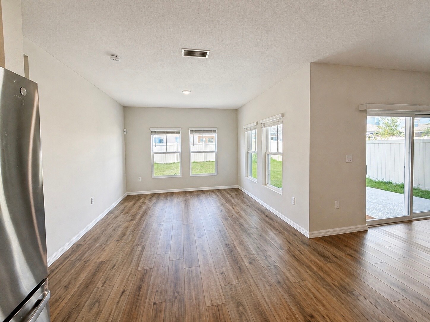 Building Photo - 1305 Current Pl