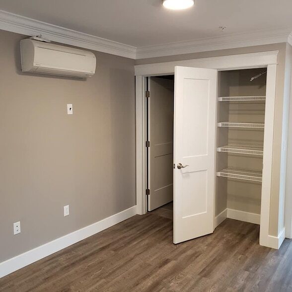 Building Photo - 10 4th St