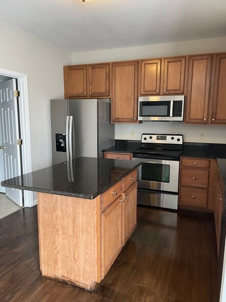 Building Photo - 248 Greenshire Ln