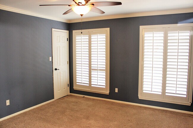 Building Photo - 347 Stone Hill Dr