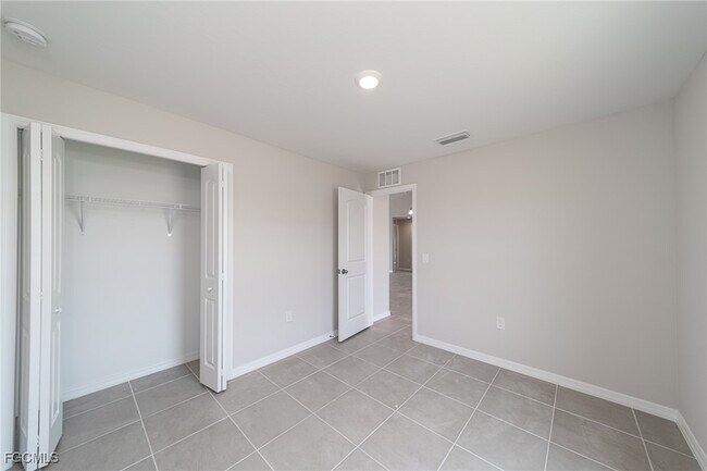 Building Photo - 2122 NW 9th Ave