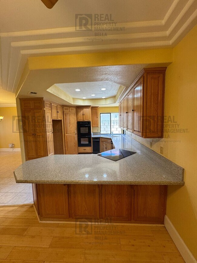 Building Photo - Waterfront Living in Canyon Lake!