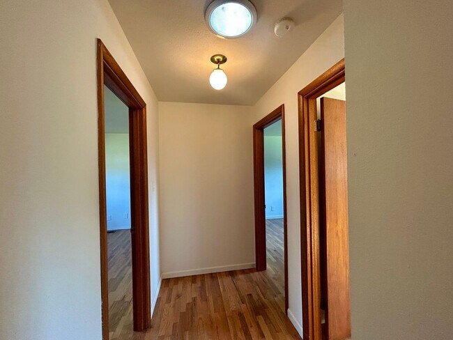 Building Photo - 1XMC3222