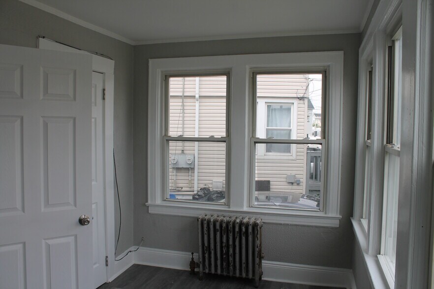 Building Photo - 67 Edgar St