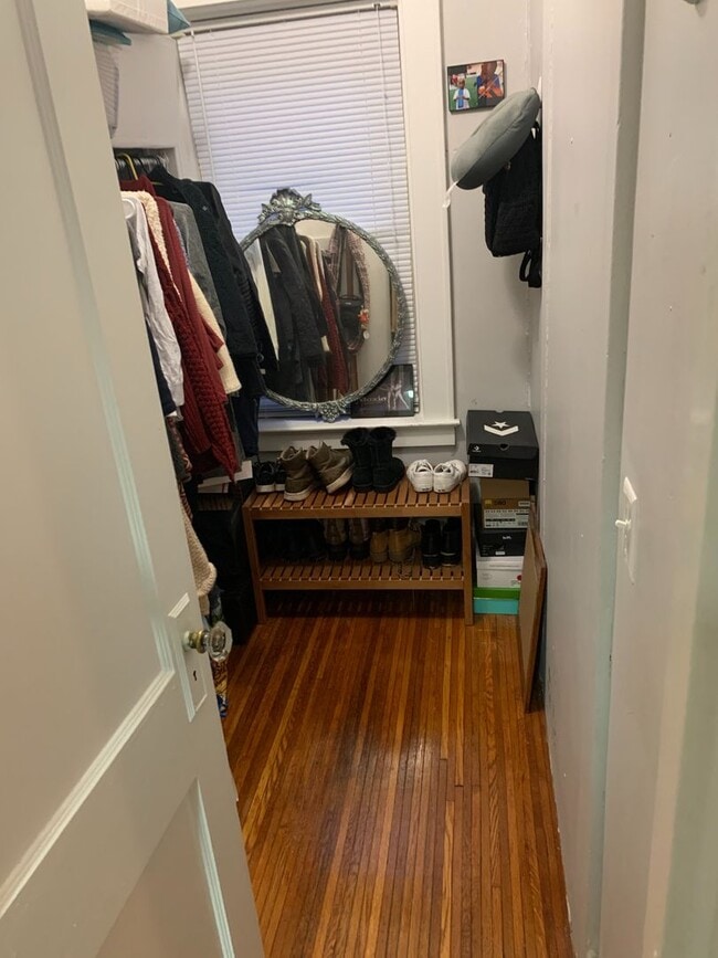 Building Photo - 1625 East Ave | Unit 101 | 1bd/1ba | Walk-...