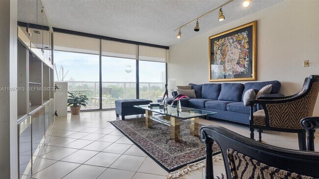 Building Photo - 3701 N Country Club Dr