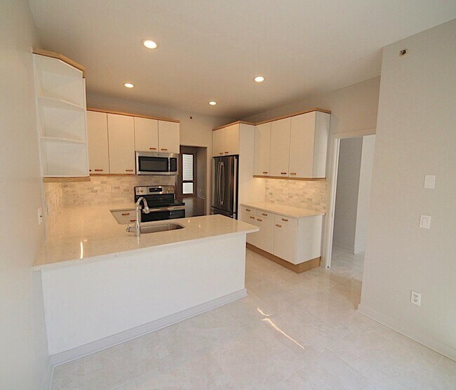 Building Photo - 14 Sedgewick Village Ln