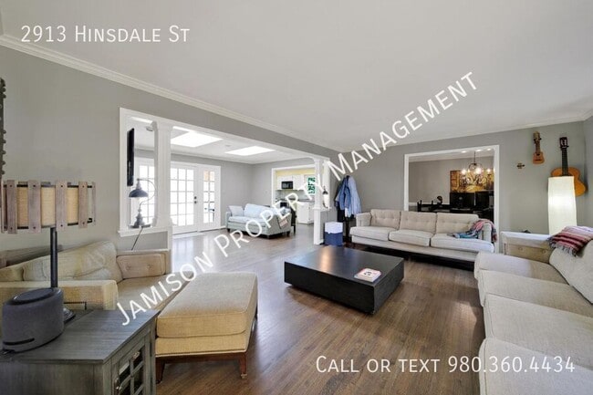 Building Photo - 2913 Hinsdale St