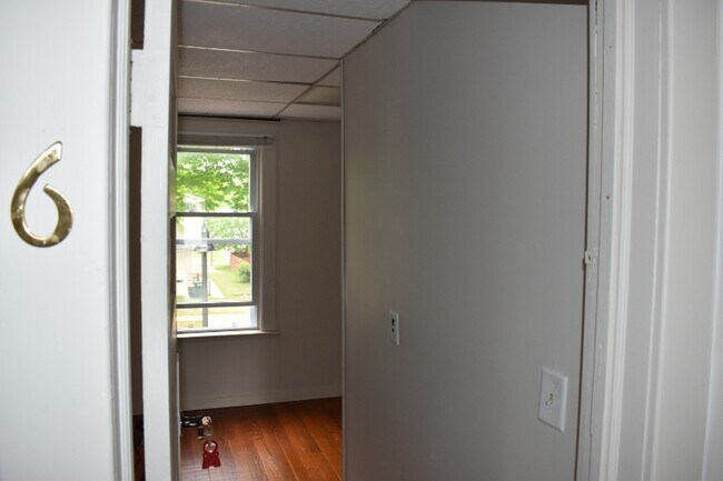 Building Photo - 1016 S University Ave