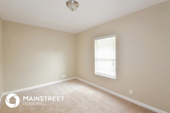 Building Photo - 7555 Lincoln Village Dr