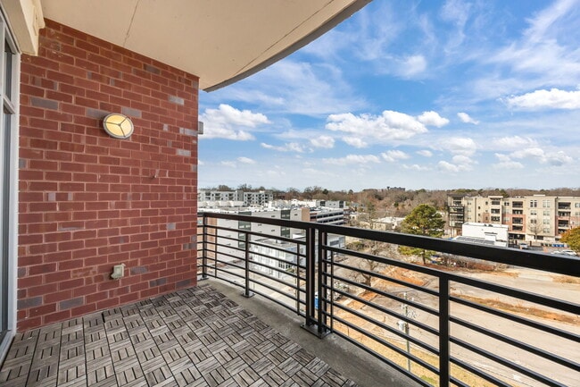 Building Photo - 618 N Boylan Ave