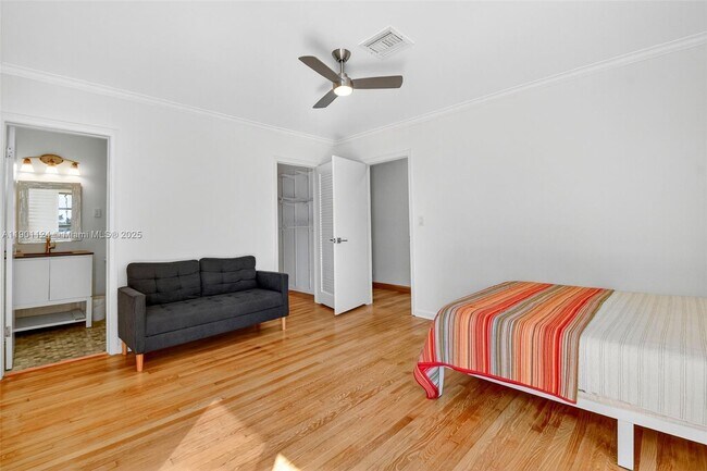 Building Photo - 2910 N Flagler Dr