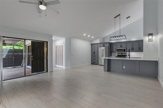 Building Photo - 1050 Summit Trail Cir