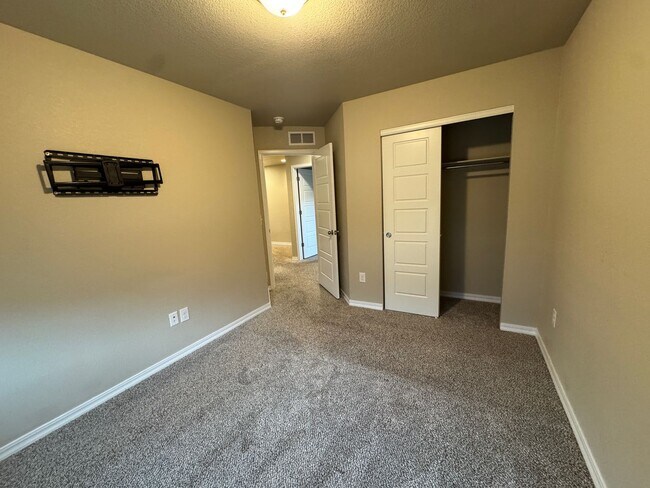 Building Photo - 6153 Callan Dr