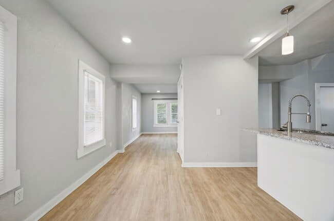 Building Photo - 3 Bed 1.5 bath Updated House Fenced yard -Pets