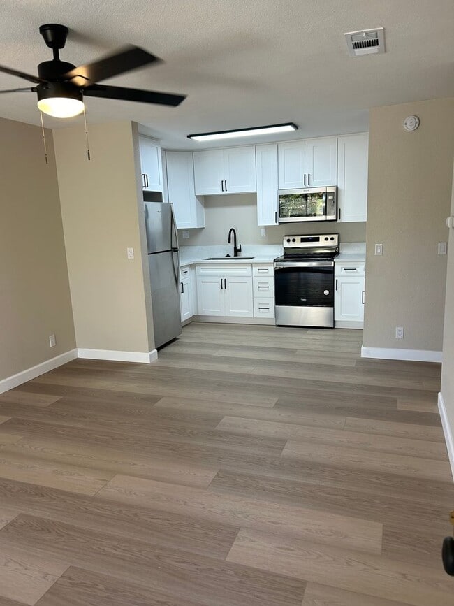 Building Photo - Beautiful Remodeled 2 bedroom 1 bath
