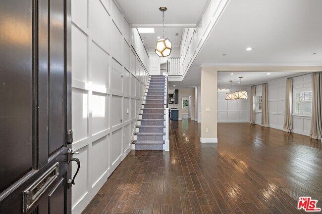 Building Photo - 1147 Centinela Ave