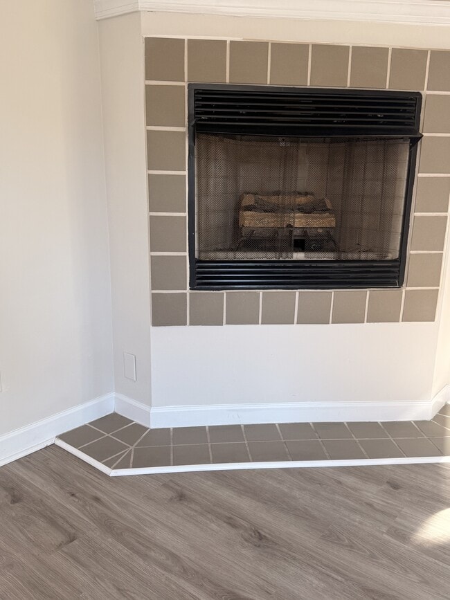 Building Photo - 407 16th St