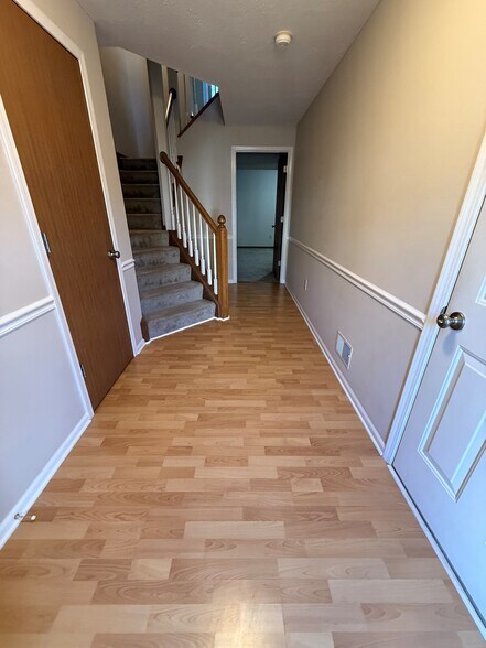 Entryway - 104 Hillvue Dr