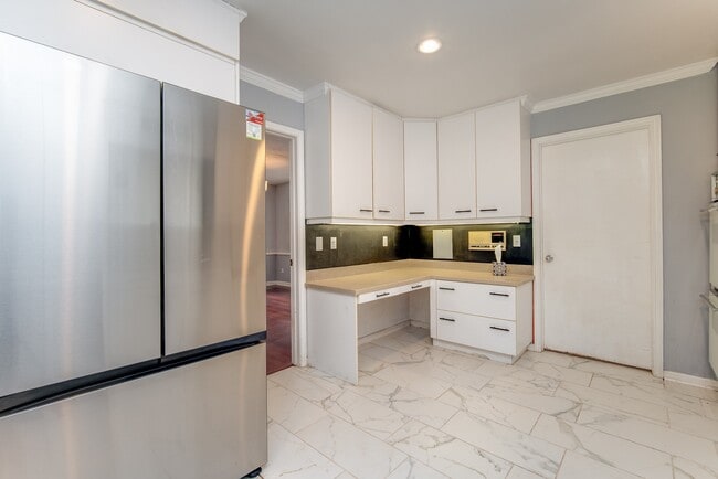 Building Photo - 3927 Pleasant Valley Dr