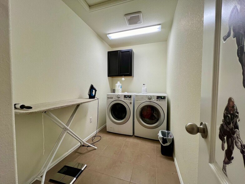 Building Photo - 10488 Evansville Cir