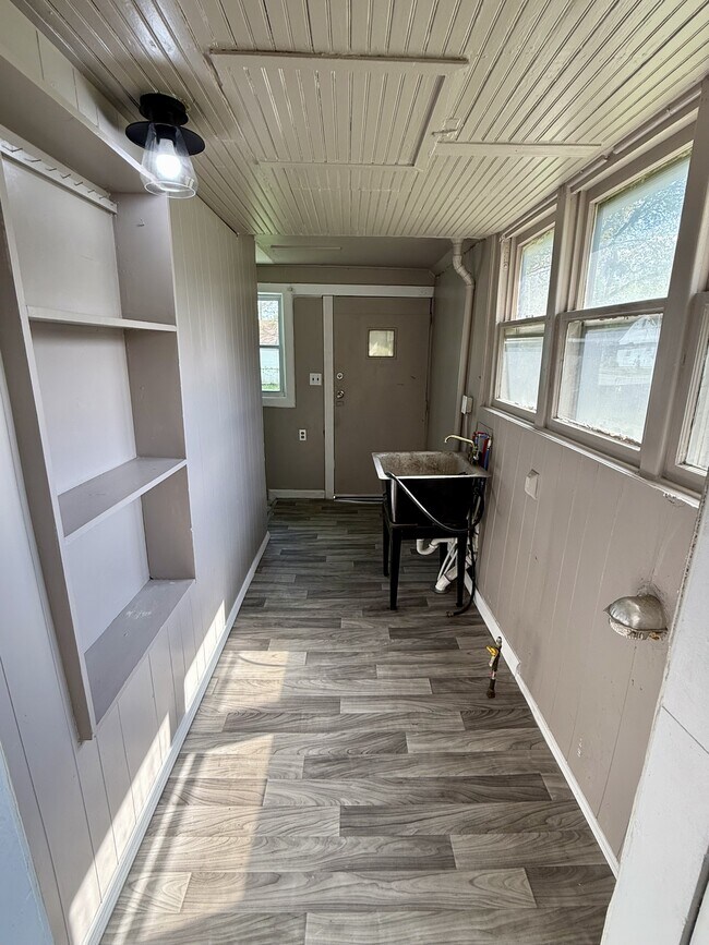 Building Photo - 7292 Meadow Ave