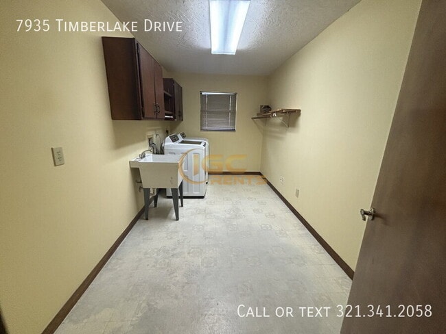 Building Photo - 7935 Timberlake Dr