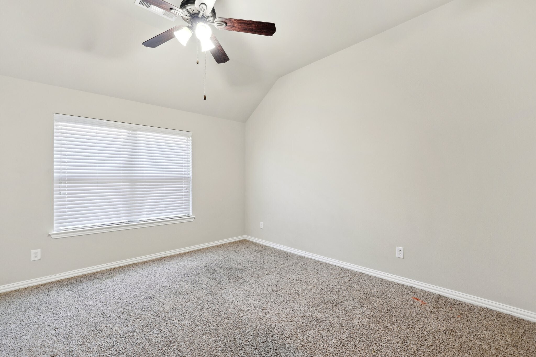 Building Photo - 911 Montgomery Way