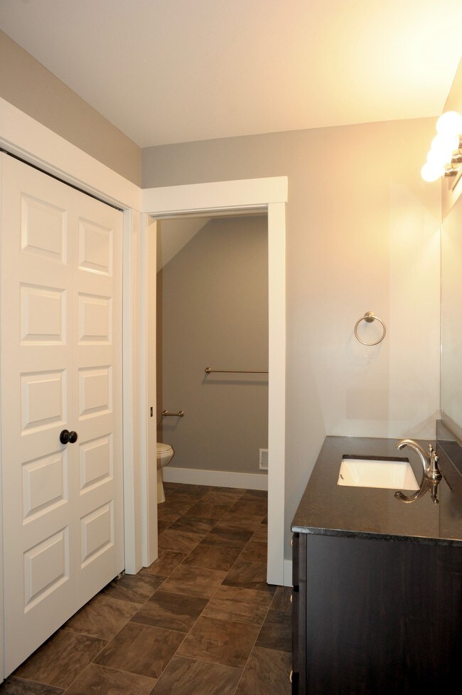 Building Photo - 1424 Sigsbee St SE