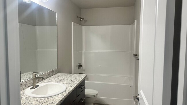 Building Photo - lard06